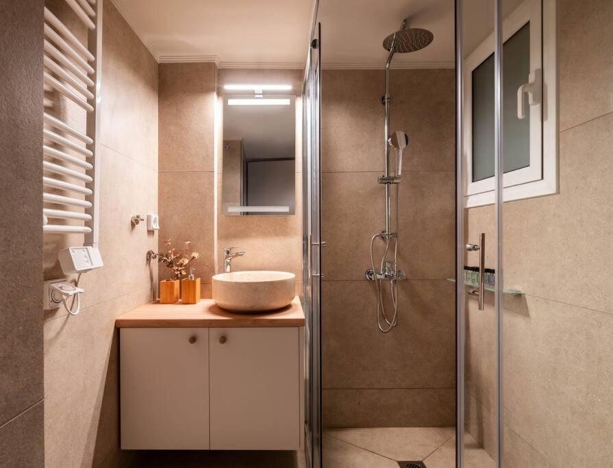 Delightful Sense 2Bd Apt In Kolonaki 7 Min To Metro Атина Екстериор снимка